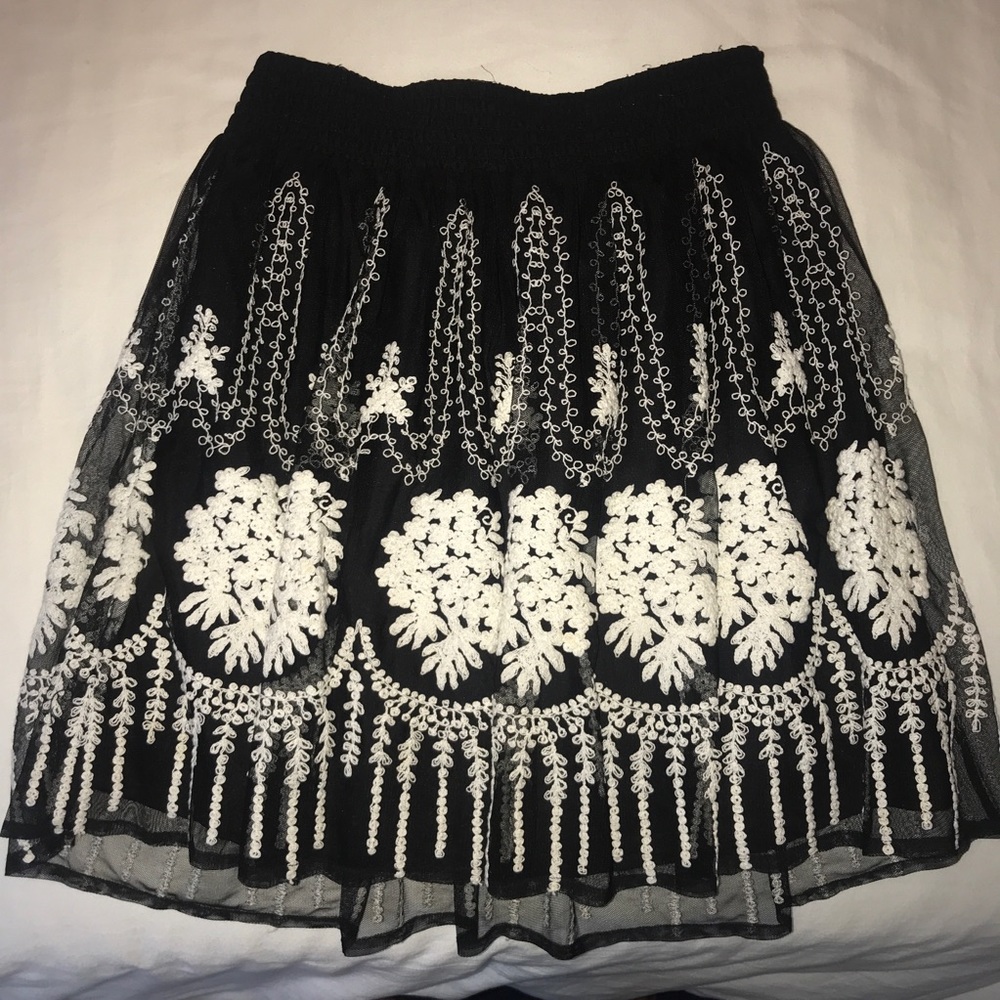 EUC Zara Embroidered Skirt